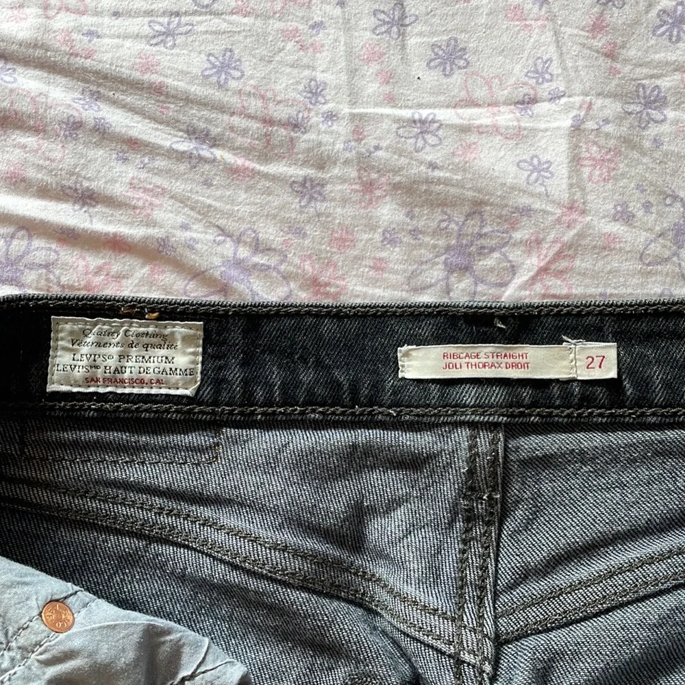 Levi’s rib cage straight leg black jeans - Picture 2 of 3